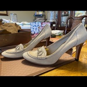 Gucci suede loafer heels with buckle